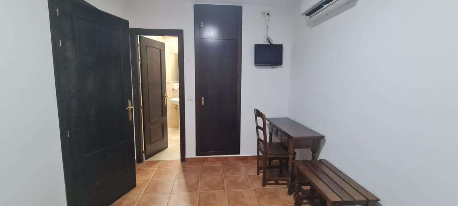 Hostal La Roda Villaluenga Exterior foto